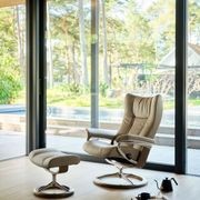 Stressless® Wing (M) Classic Recliner gallery detail image