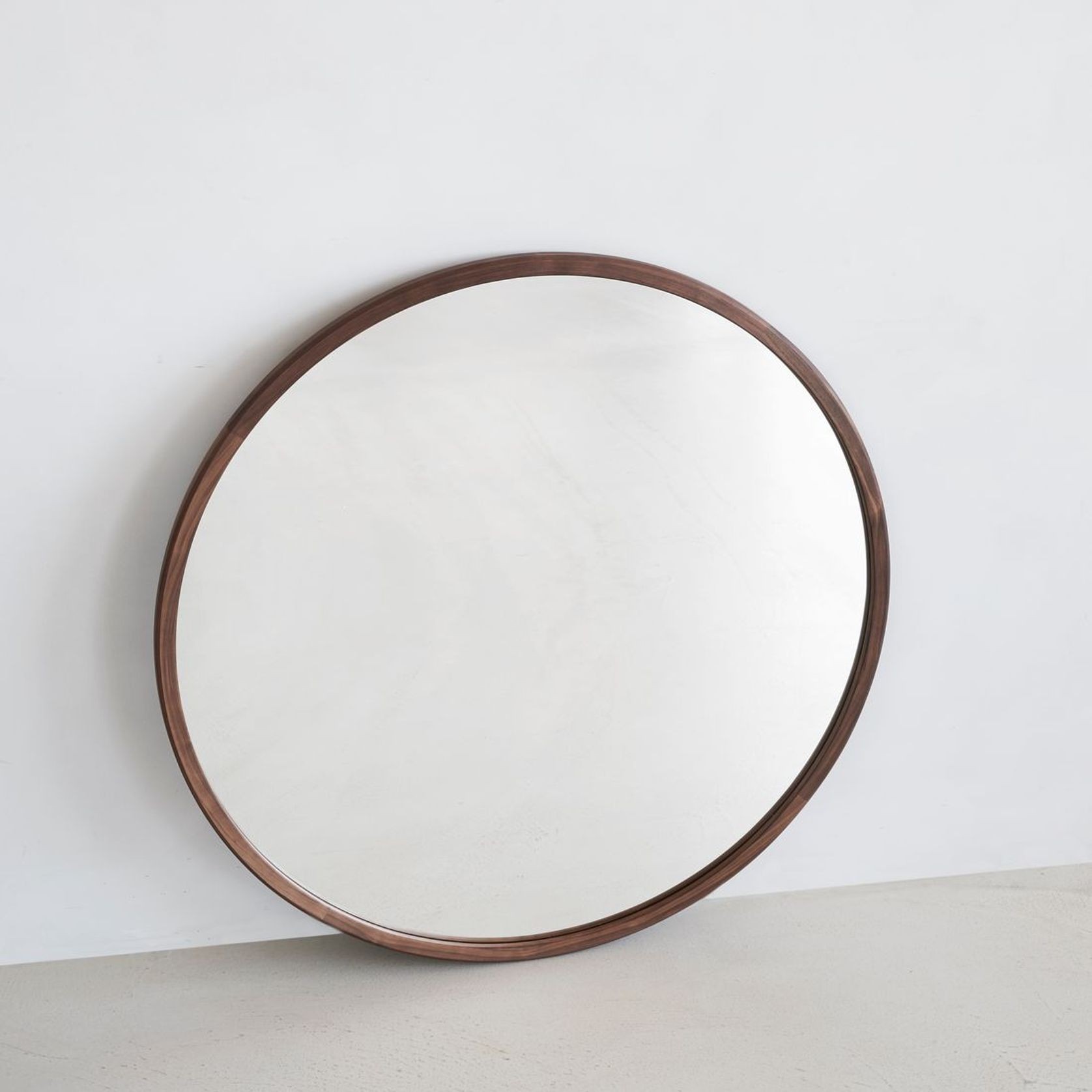 Silhouette Mirror Round by Fredericia gallery detail image