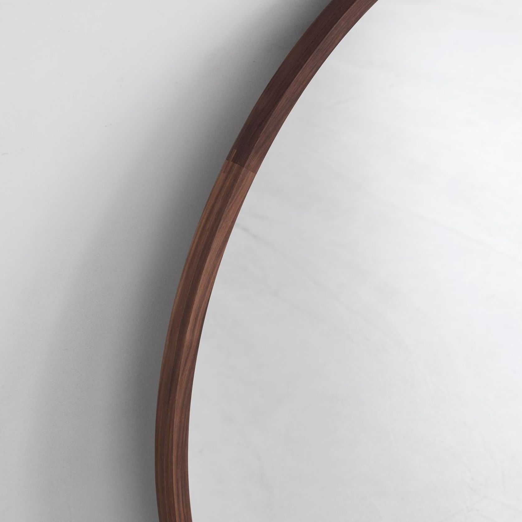 Silhouette Mirror Round by Fredericia gallery detail image