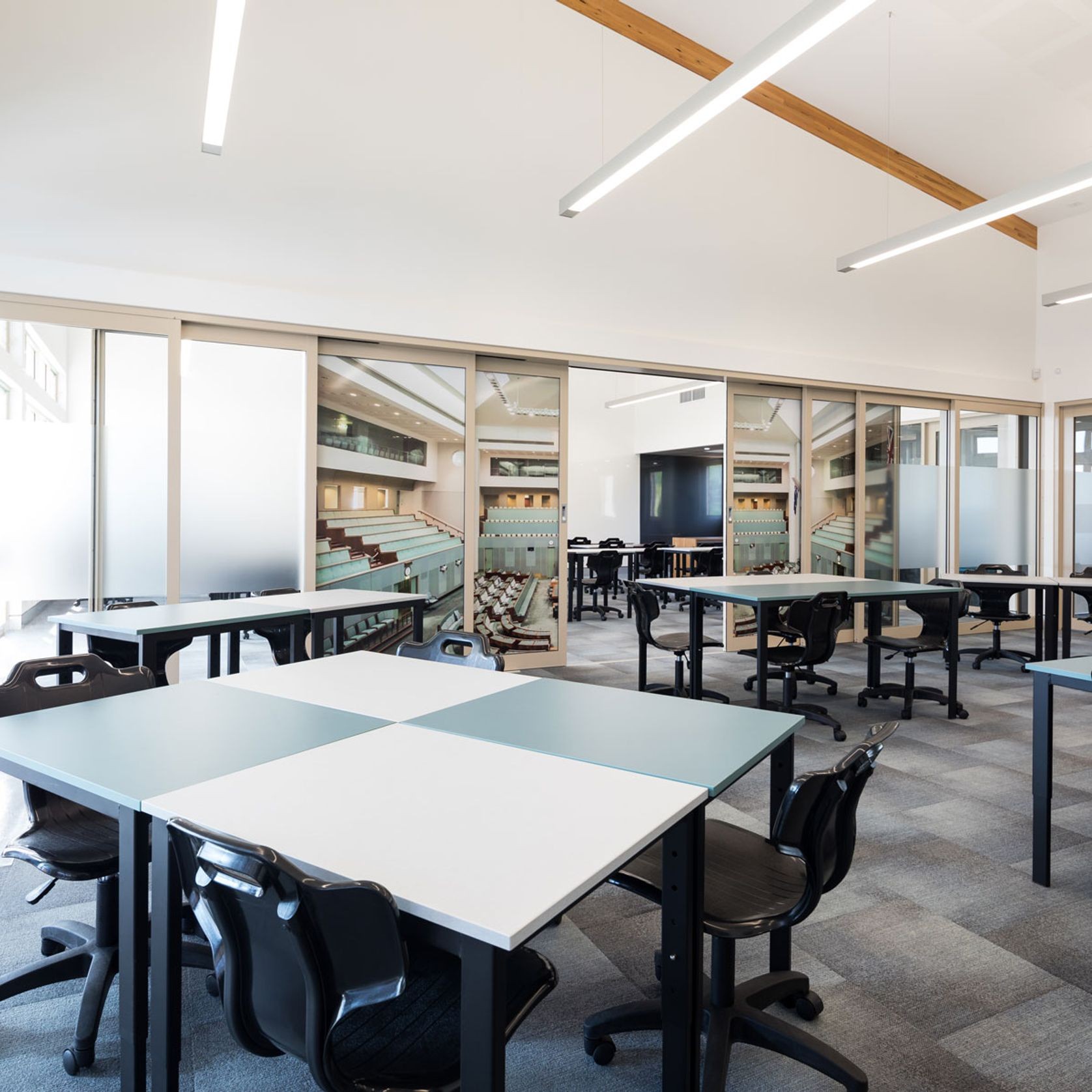 Elevate | Series 704 | Sliding Door gallery detail image