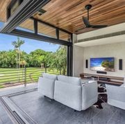 Elevate | Series 704 | Sliding Door gallery detail image