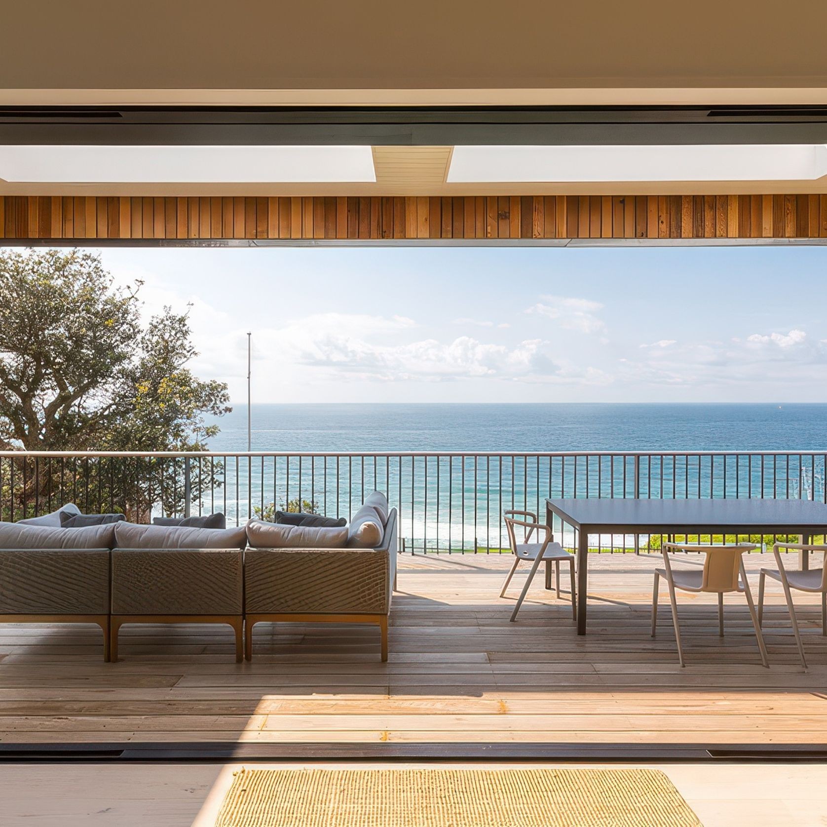 Elevate | Series 704 | Sliding Door gallery detail image