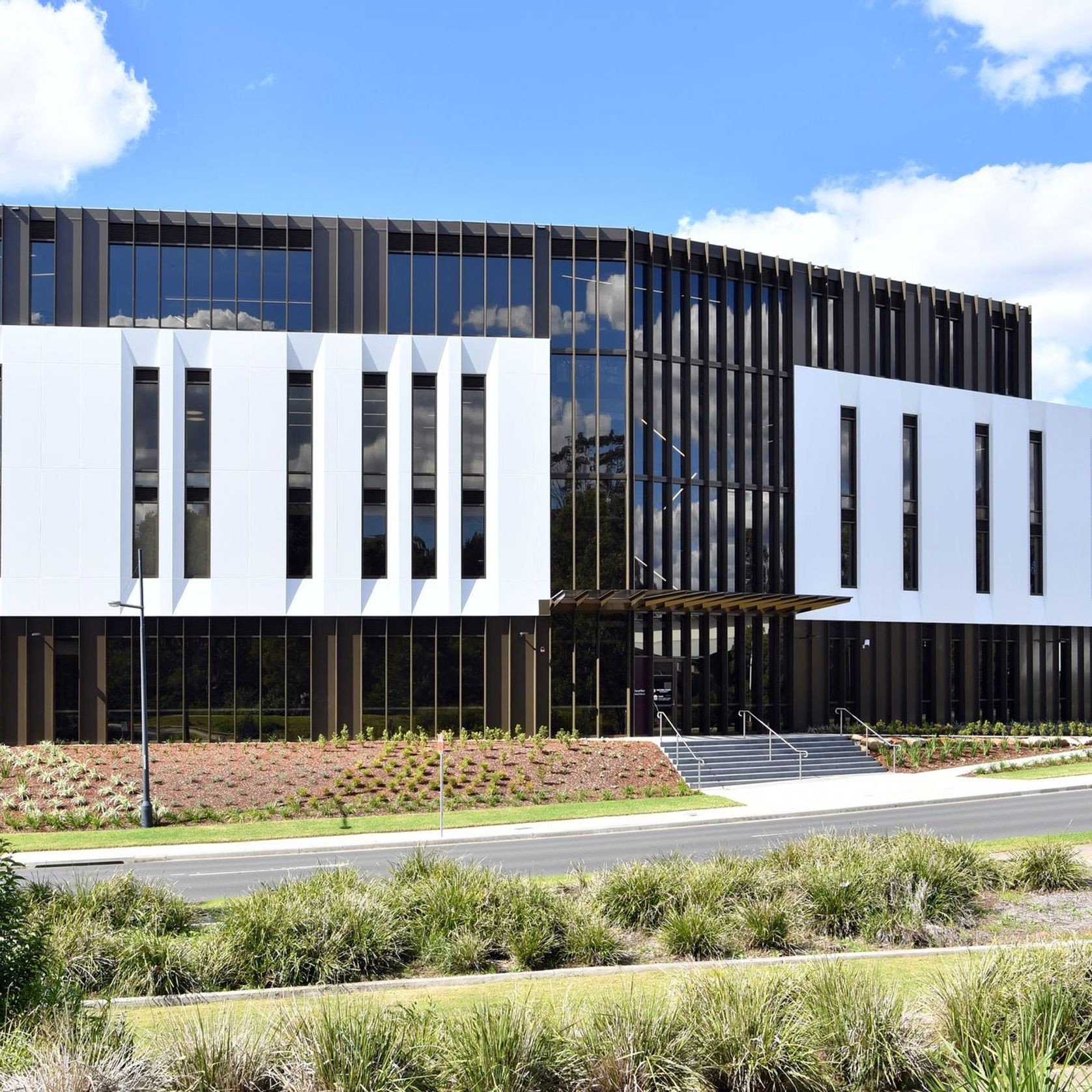 Elevate | Series 826 | Thermally Broken 150mm Framing gallery detail image