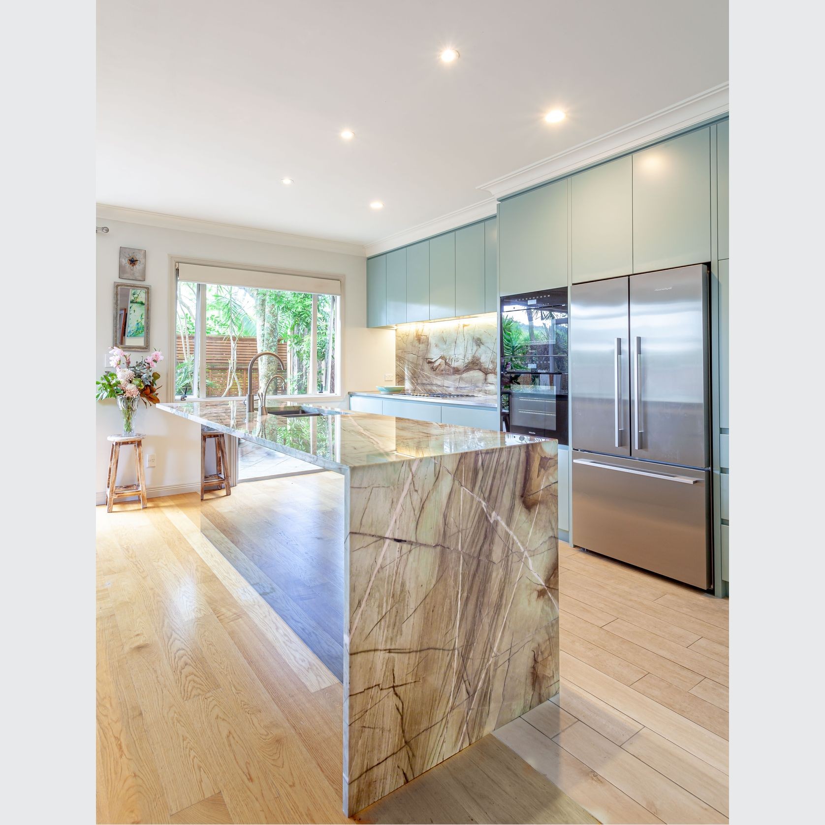 Kitchen Island Glass gallery detail image