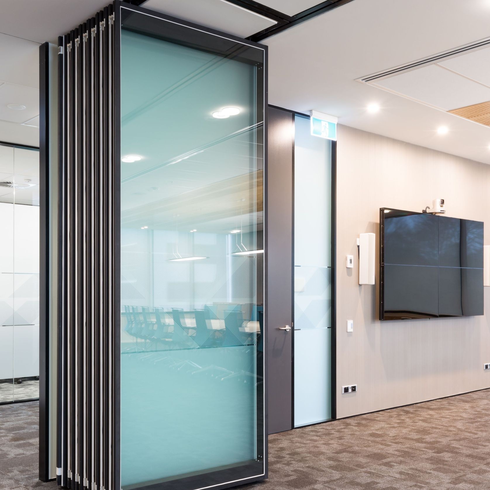 Moveo Operable Wall - Semi Automatic gallery detail image