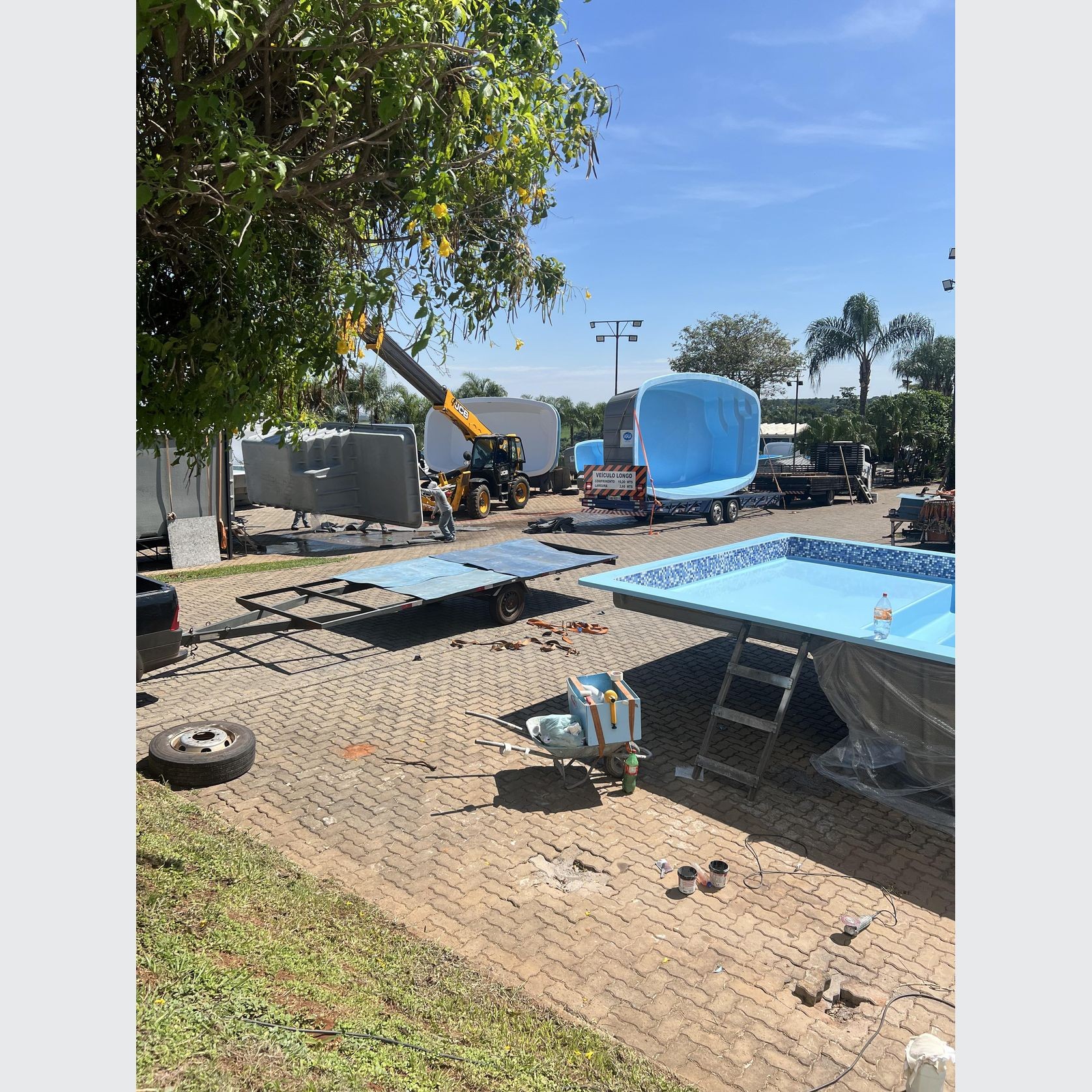 Tile Line Swimming Pools with Tanning ledge gallery detail image