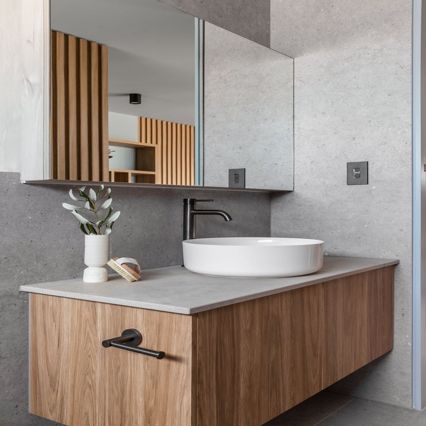 Elysian Toilet Roll Holder - Brushed Gunmetal gallery detail image