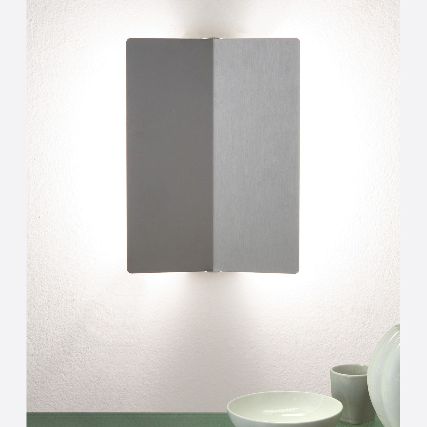 Applique à Volet Pivotant Plié Wall Light gallery detail image