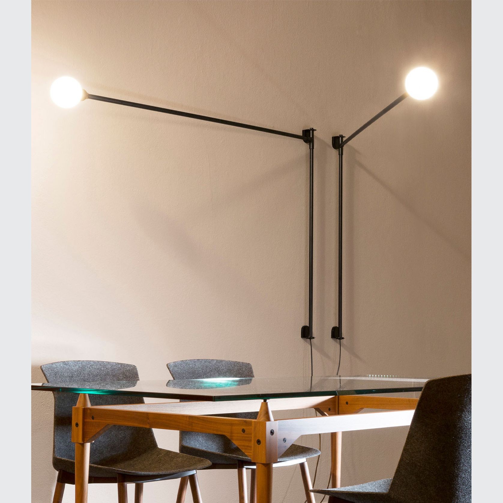 Potence Pivotante Wall Light gallery detail image