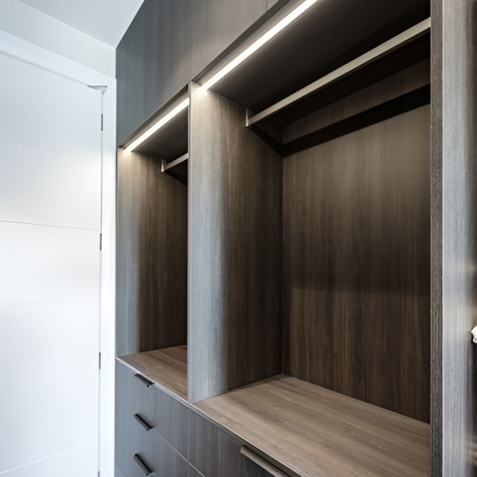 CUSTOM WALK IN WARDROBE gallery detail image