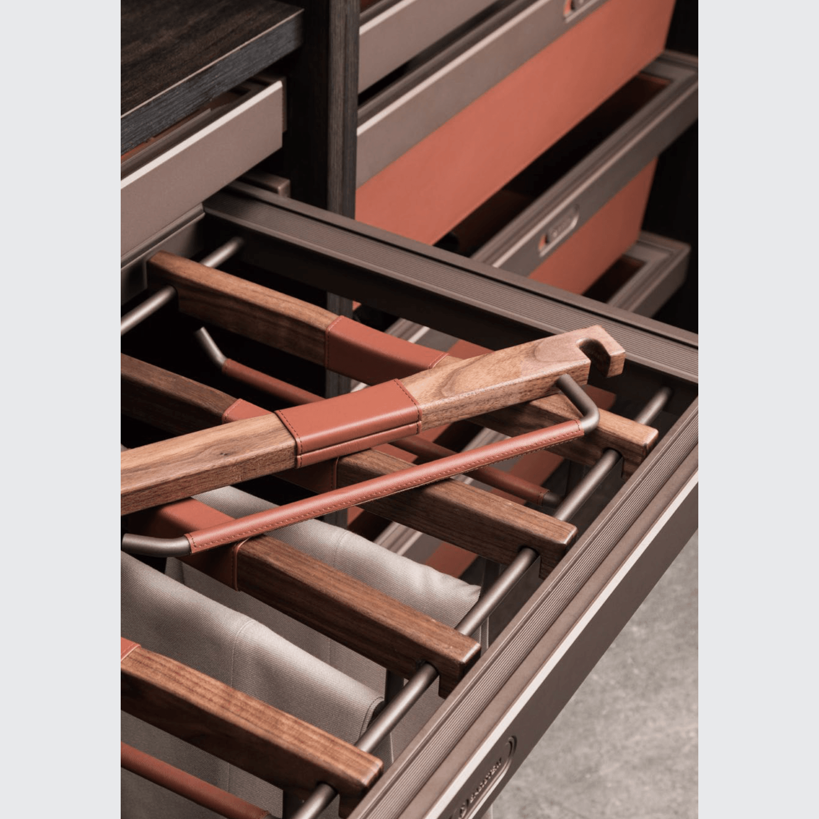 Basistem BRUGG Wood Pants Hanger gallery detail image