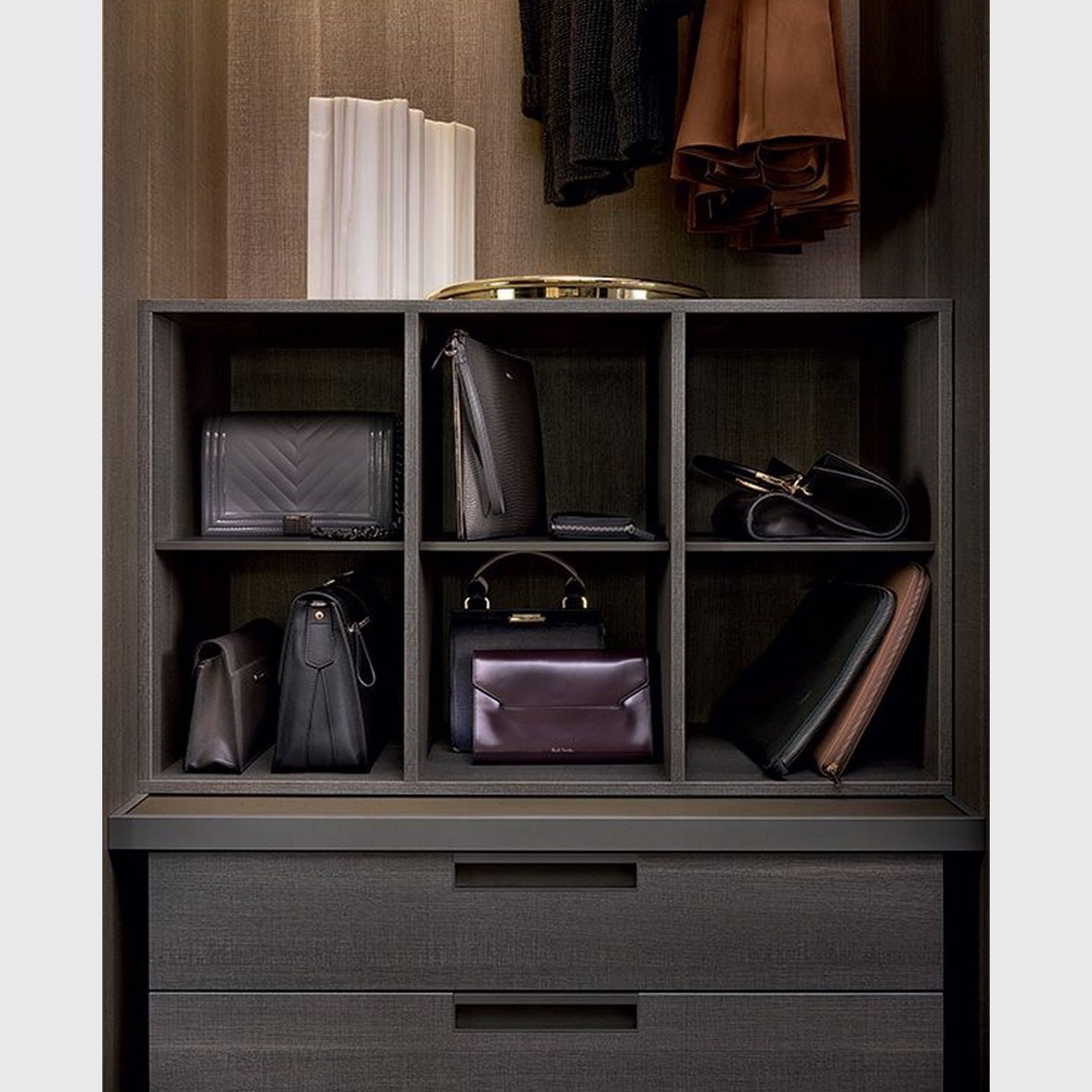 Senzafine Walk-In Closet gallery detail image