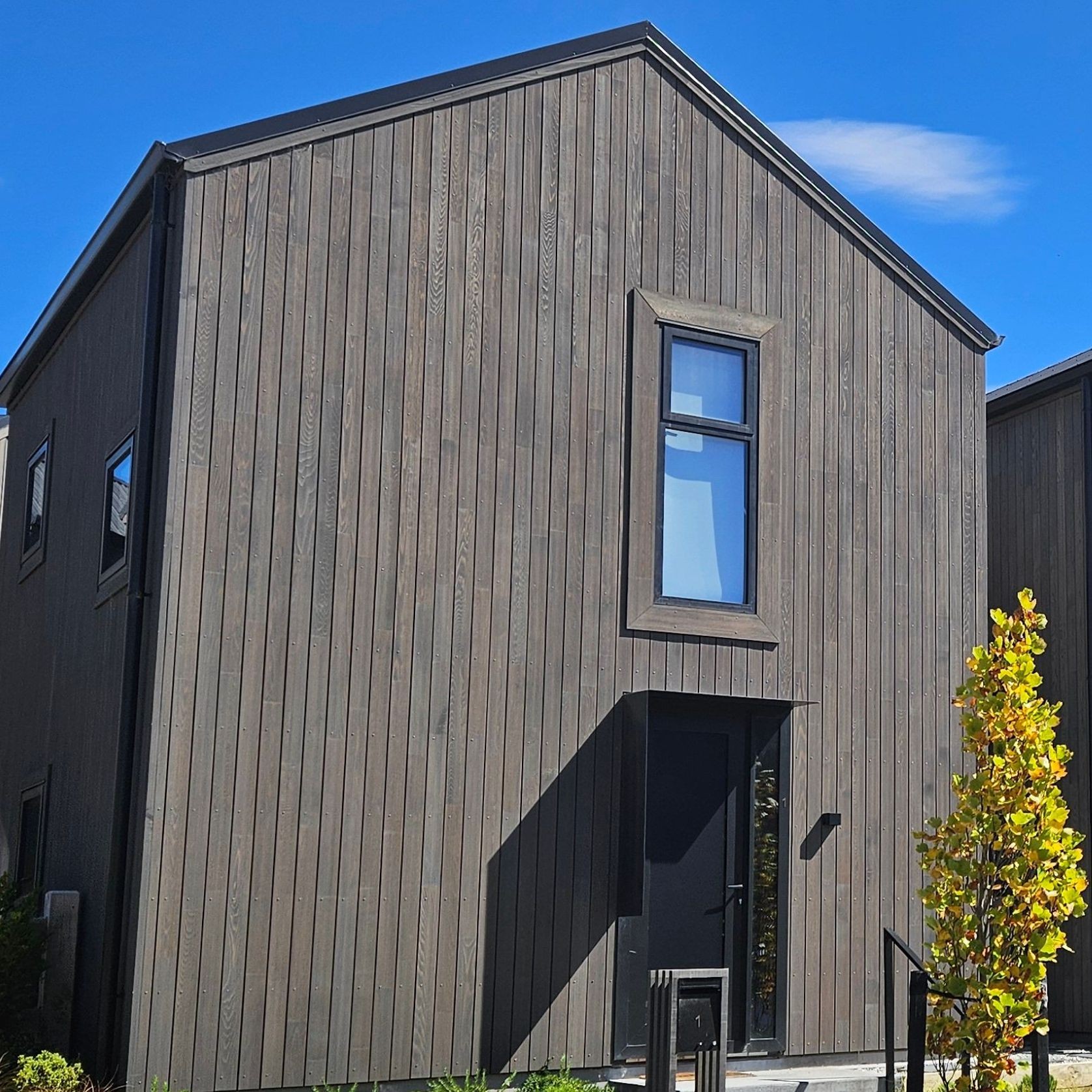 CedarLine Evolve Mixed Grain Cedar Cladding gallery detail image