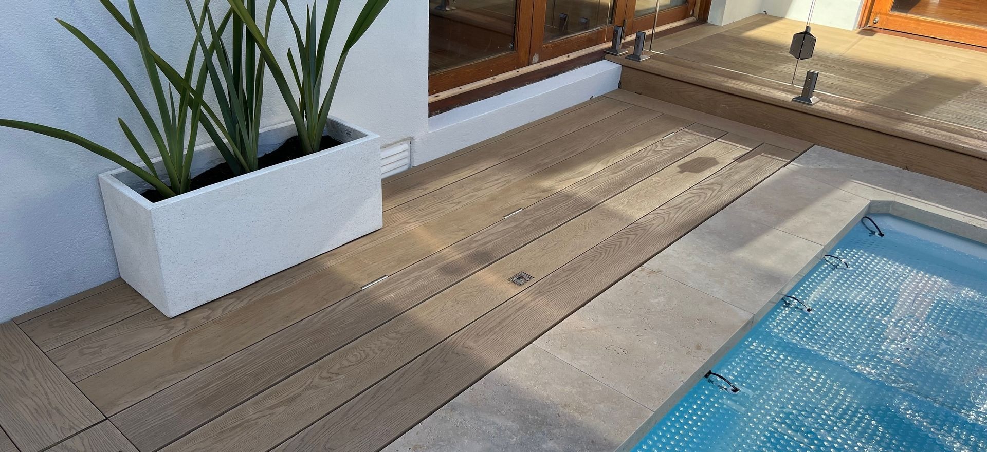 The award-winning pool cover system that’s completely hidden