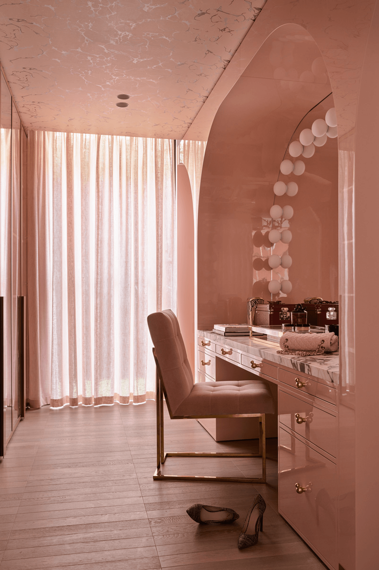Hollywood Regency is the glamorous interior design trend you need to ... - Ultra Modern Hollywood Regency Penthouse Interior
