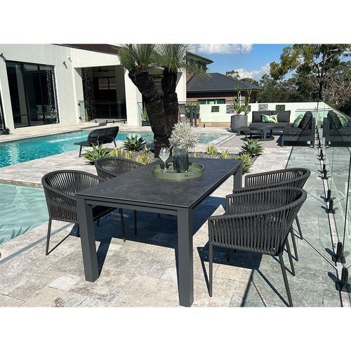 Adele Ceramic Outdoor table with 4x Gizella Chairs