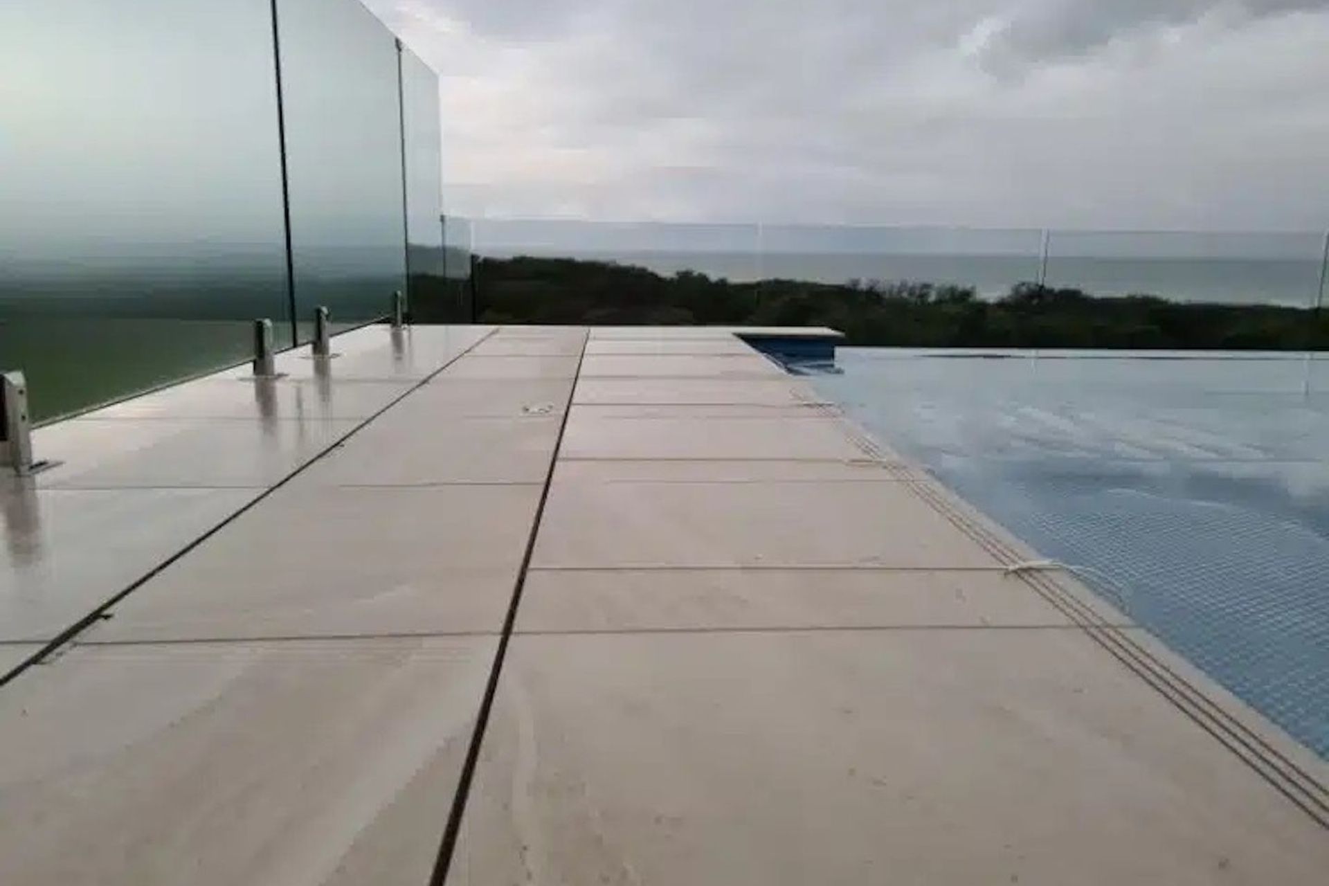 Picture of Infinity Edge Pool and Concealed Pool Cover by Aussie UnderCover ...