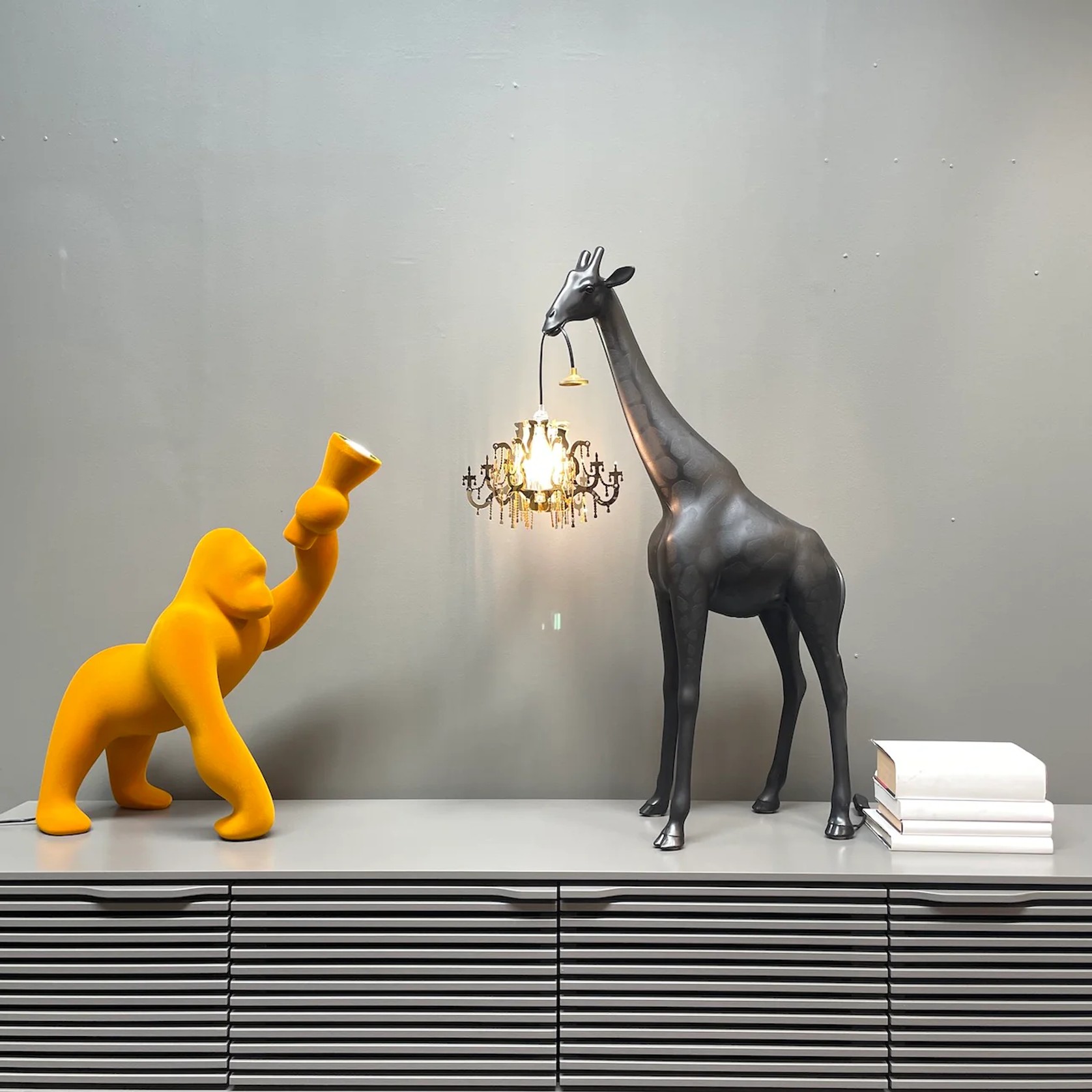 Giraffe In Love XS Table Lamp | Black gallery detail image