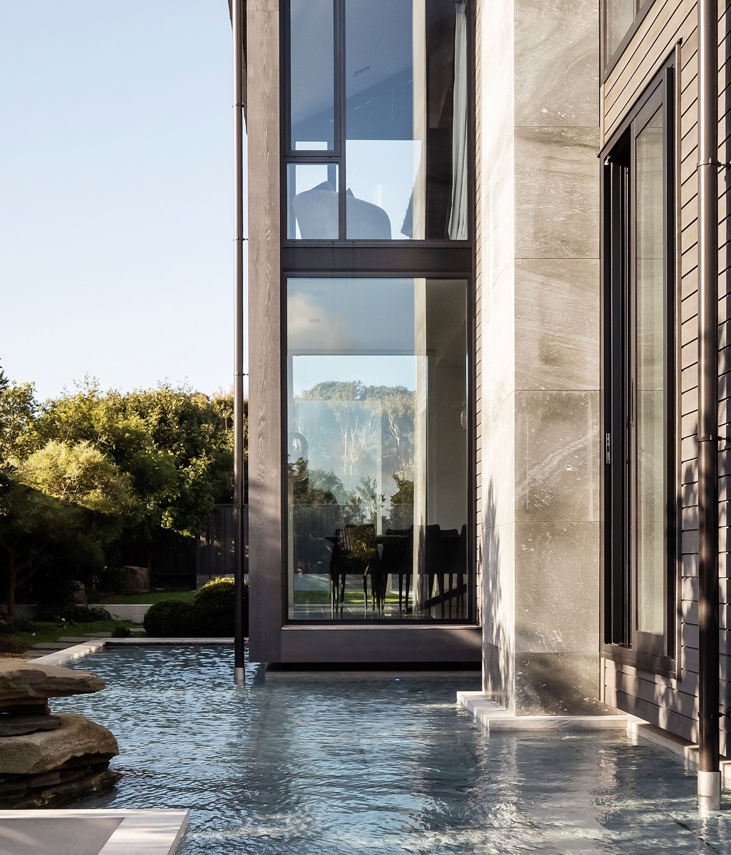 A grand design on a modest site, Waitematā View House blends the past in the present