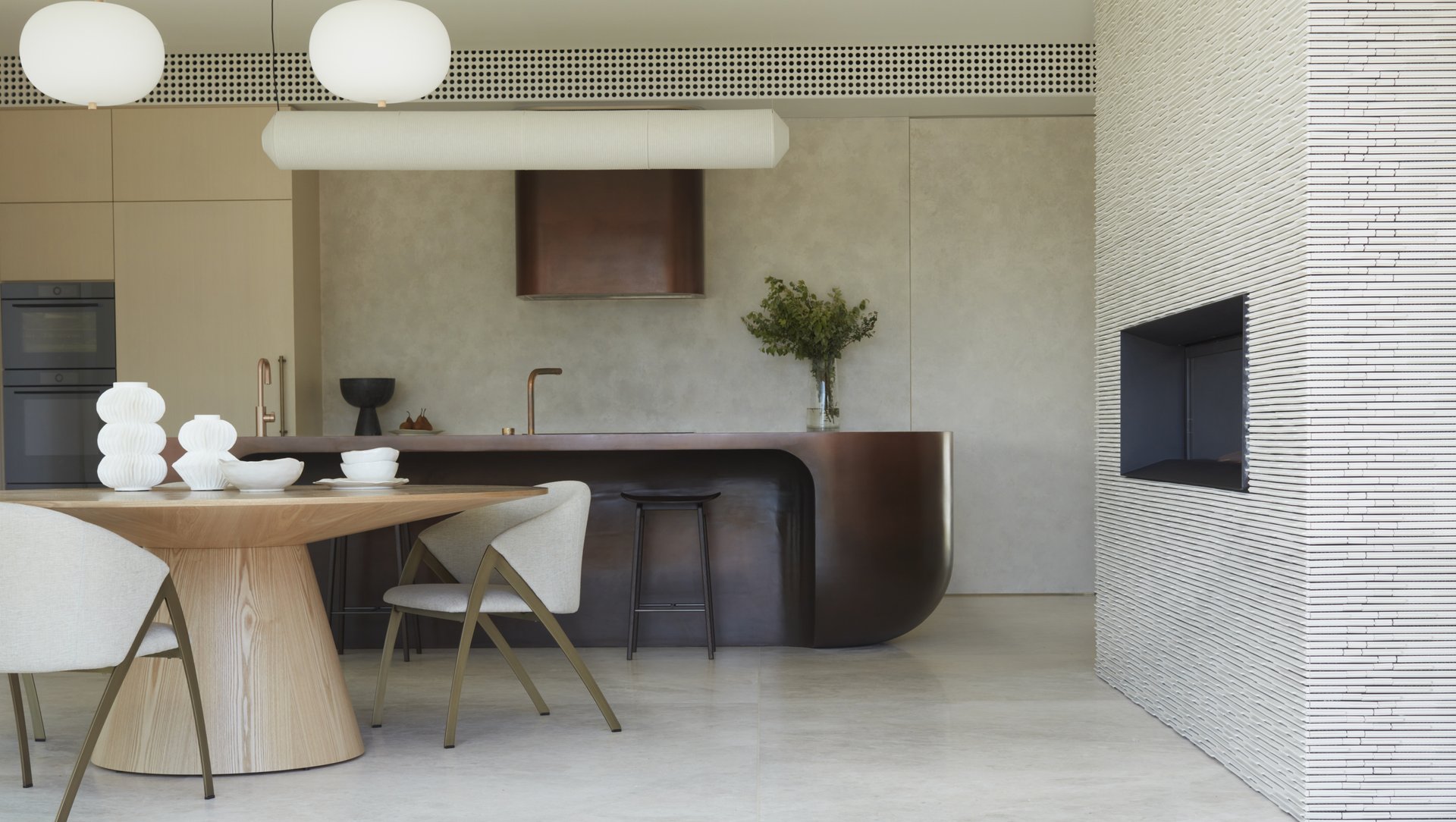 Curated contours align the interior and exterior architecture of this ...