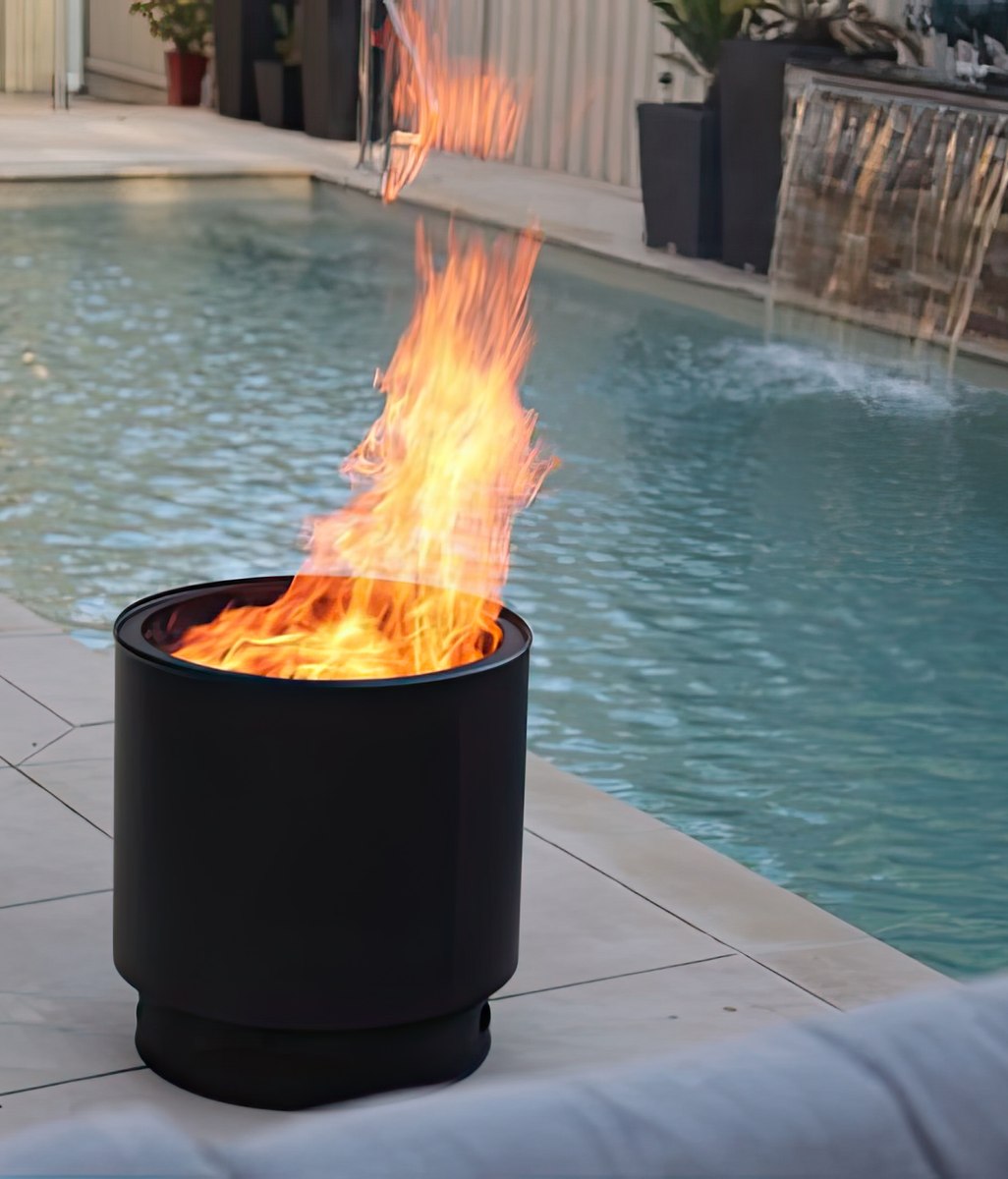 Outdoor Wood Fireplaces vs. Gas Fireplaces: Which One Should You Choose?
