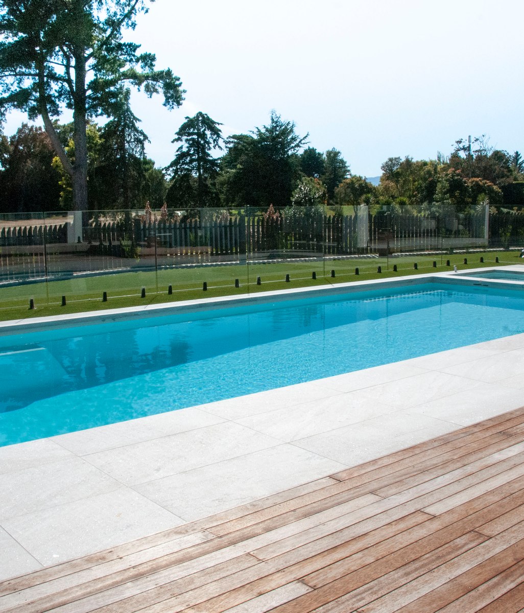 Natural stone pool coping: the ultimate guide for homeowners