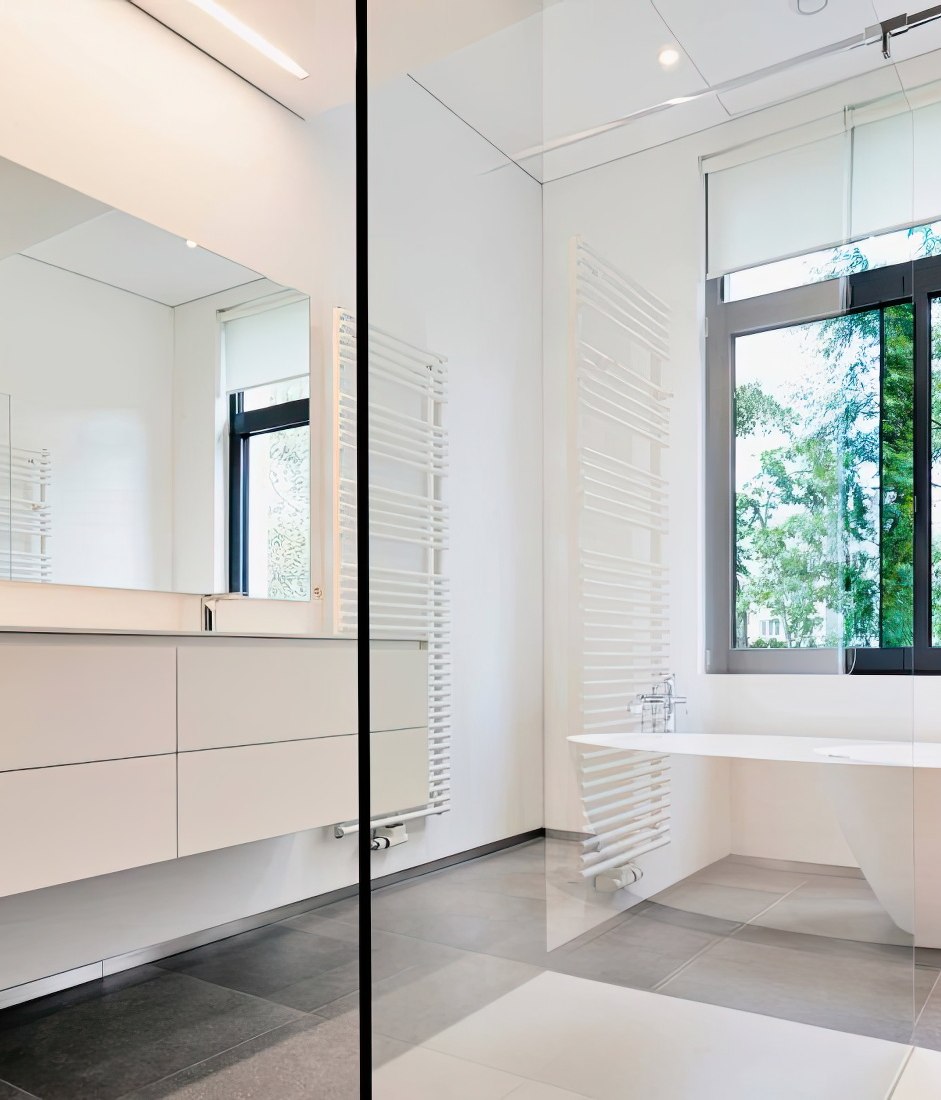 Four Reasons To Get A Shower Door Water Repellent Coating