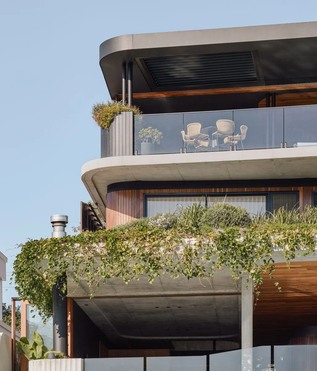 Corso House: A layered Gold Coast home grounded in natural materials