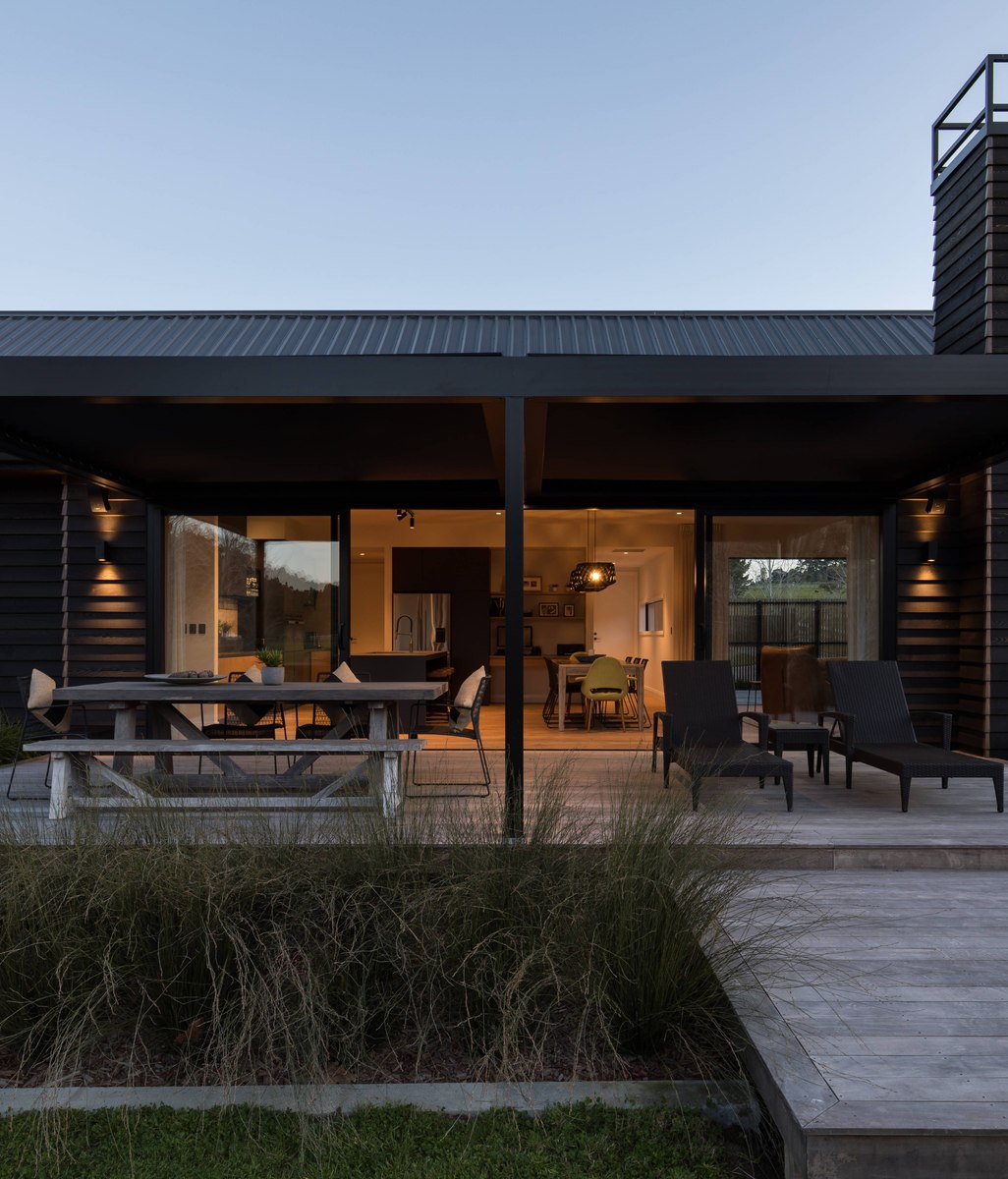 How a louvre roof can elevate your entertainment space year-round