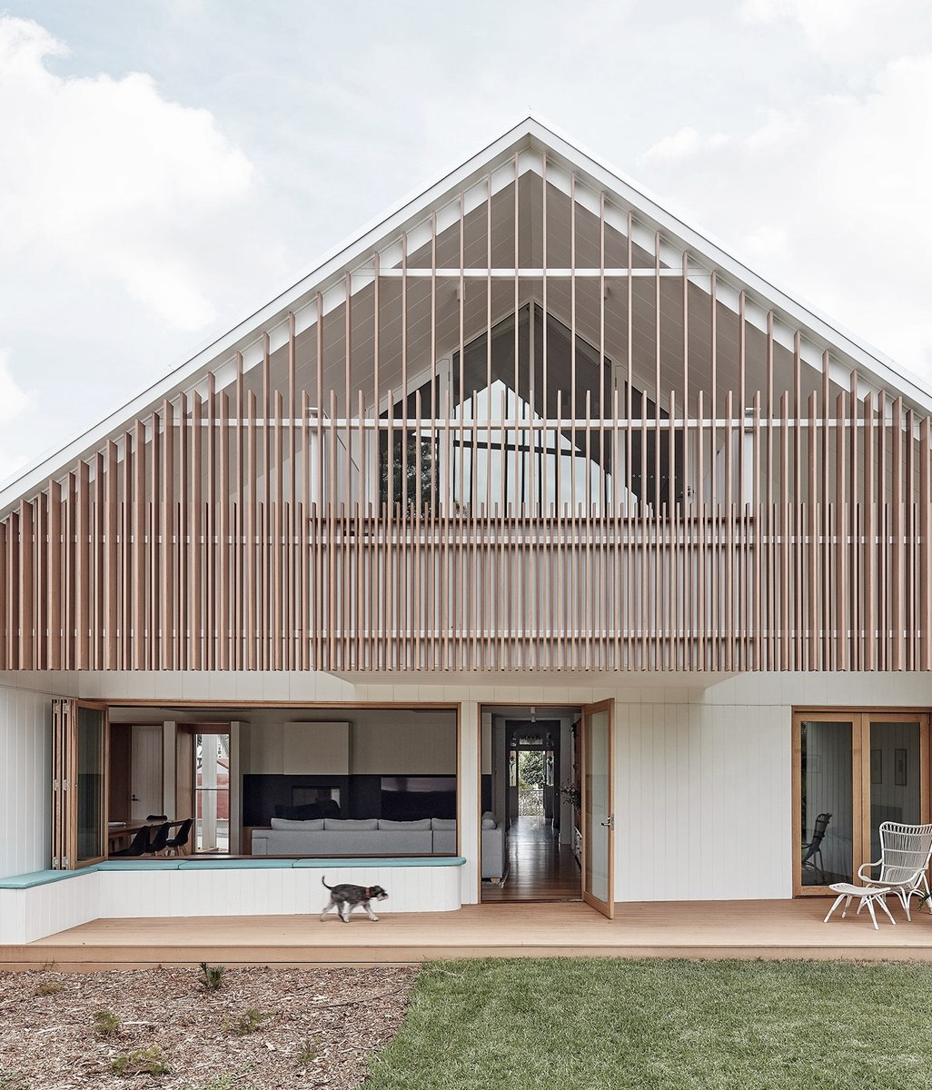 An Edwardian homestead enters the new millennium with a strategic extension