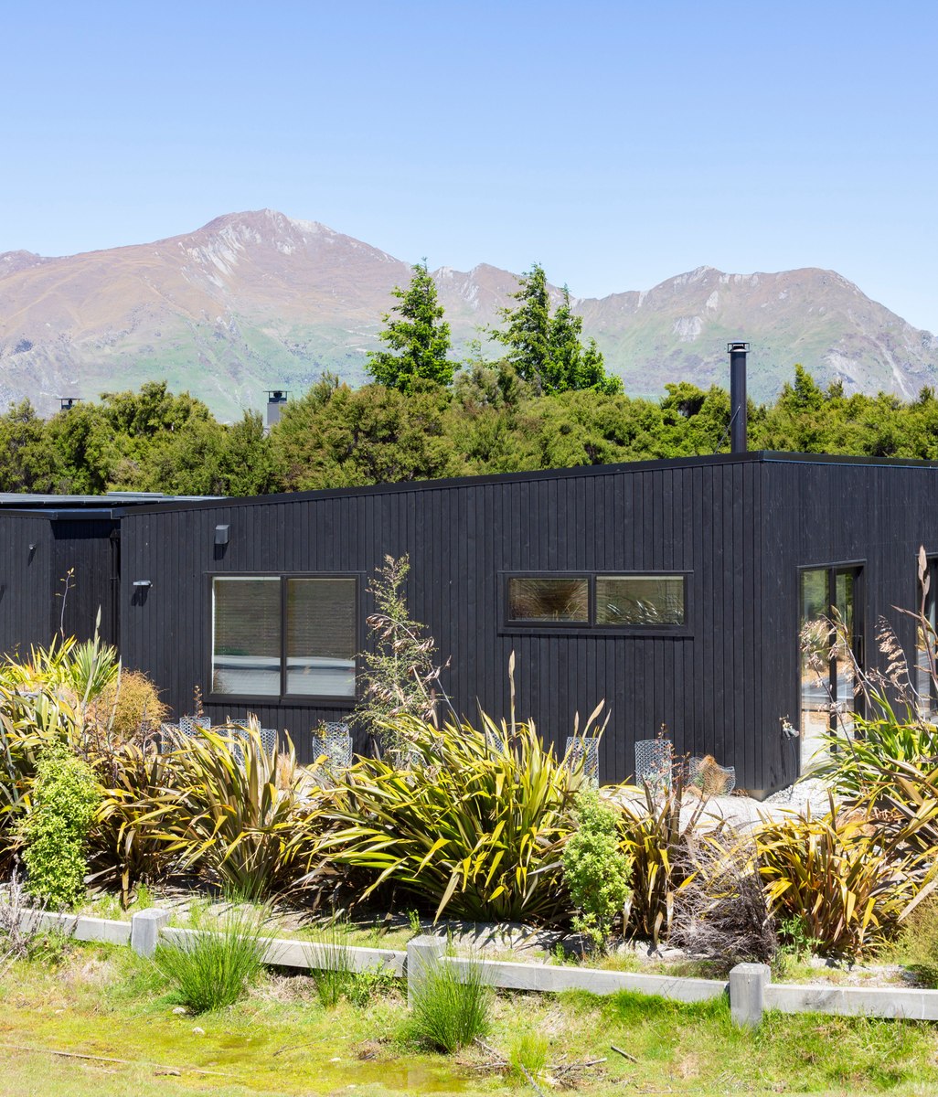 Case Study: Restoring Rich Colour to a Stunning Jet Black Mountain Home in Wānaka, New Zealand