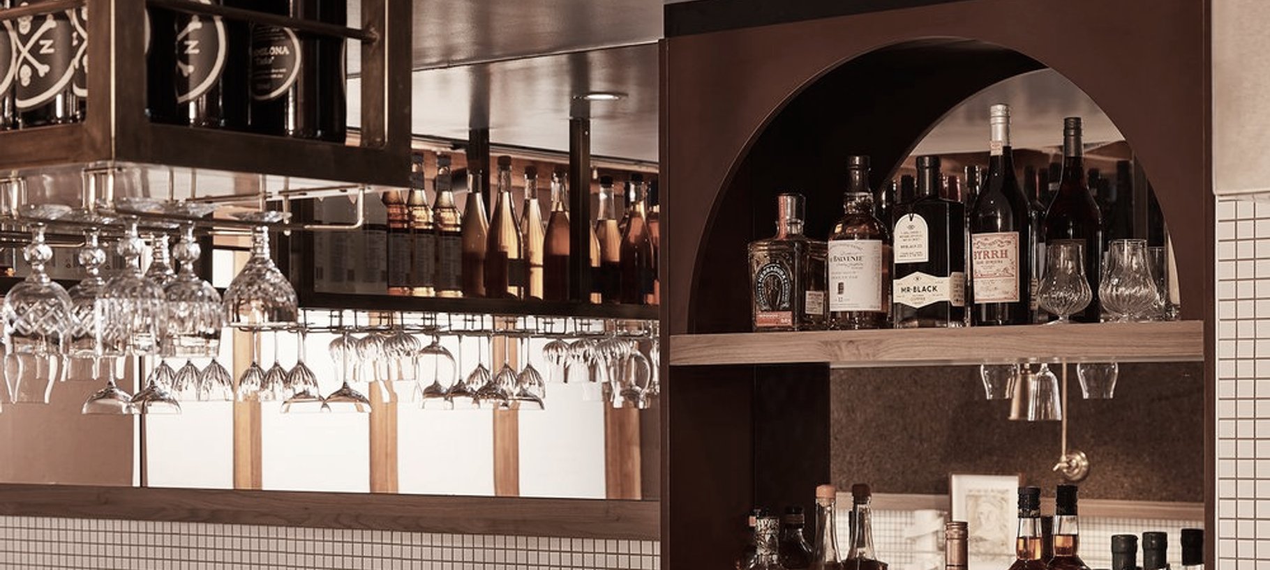 Banco Manly by Tom Mark Henry