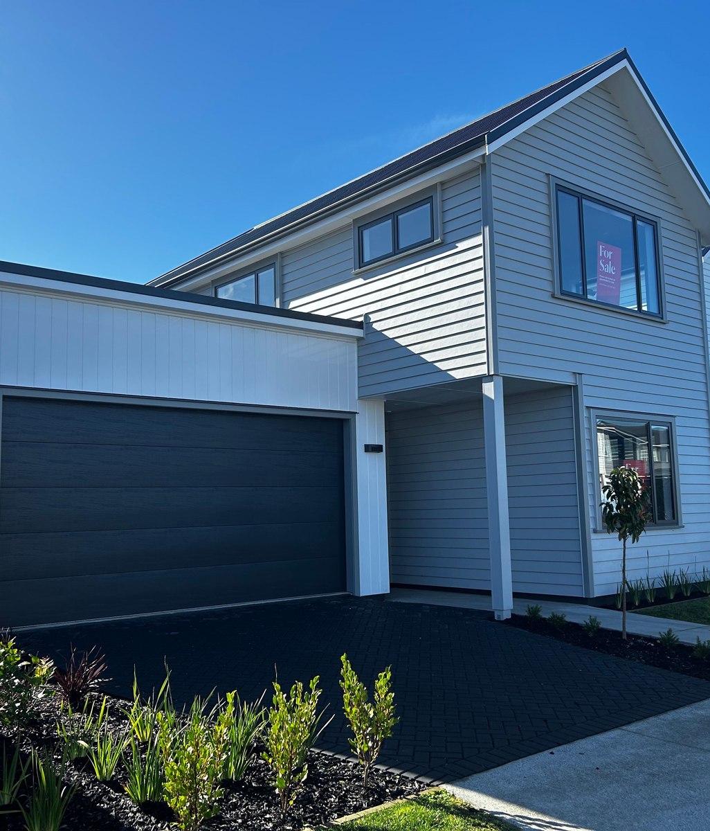 Manual vs automatic garage doors for your home