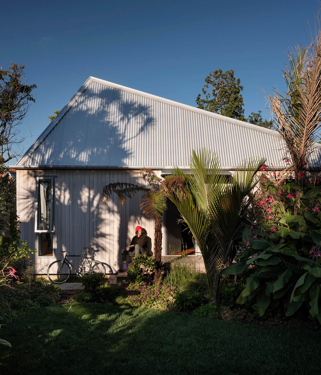 A relaxed urban bach in the city designed for a Kiwi filmmaker