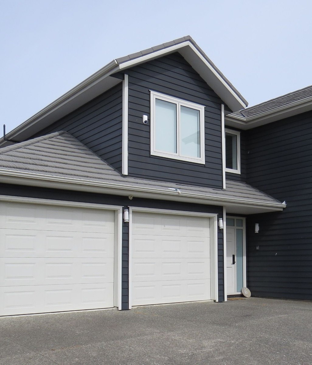 7 signs it’s time to replace your garage door