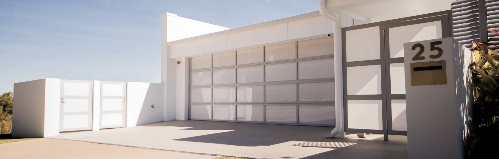 Garage Doors – Choosing the Material, Style and Colour That Suits Your Home Best