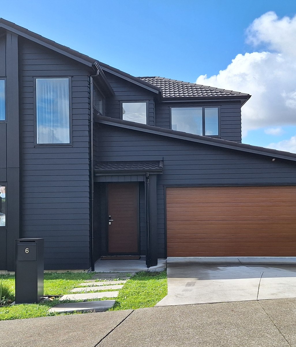 Hamilton homeowners’ guide to Timbertec Steel Garage Doors