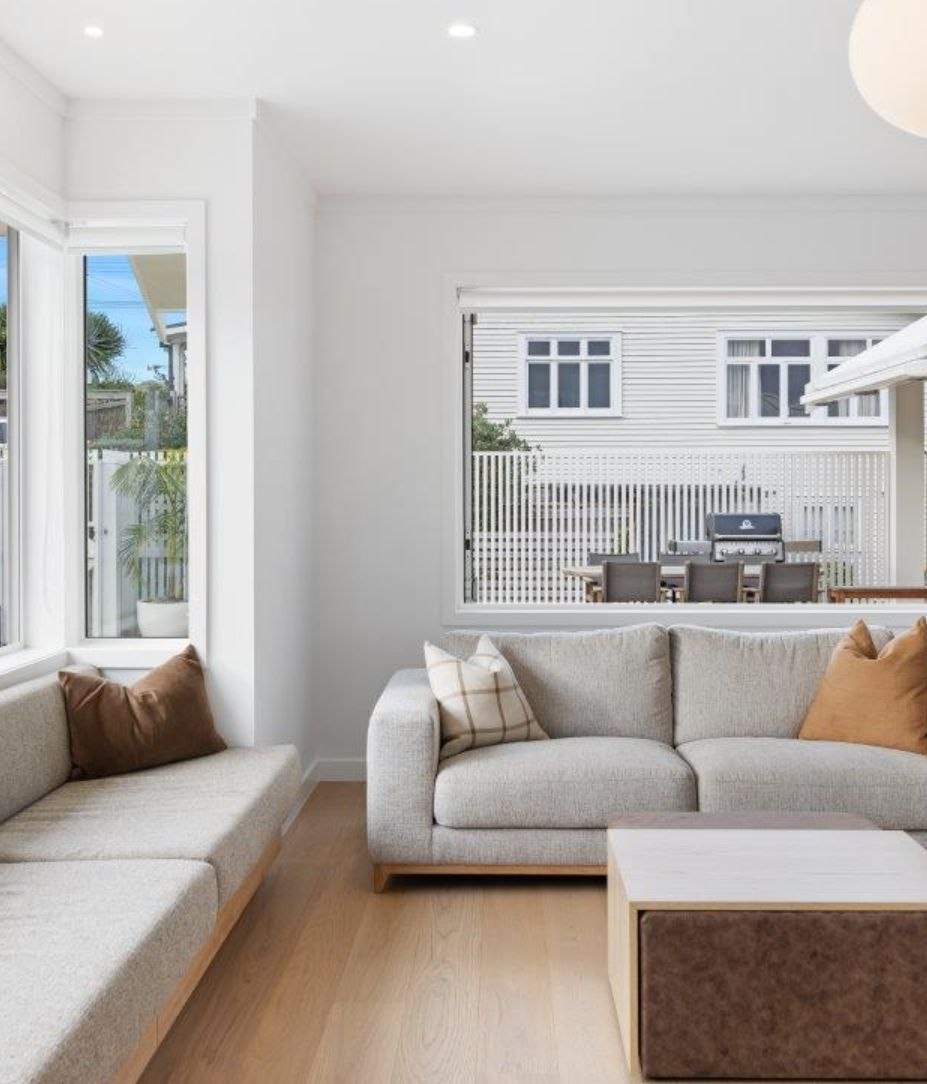 What sets luxury home builders in Auckland apart?