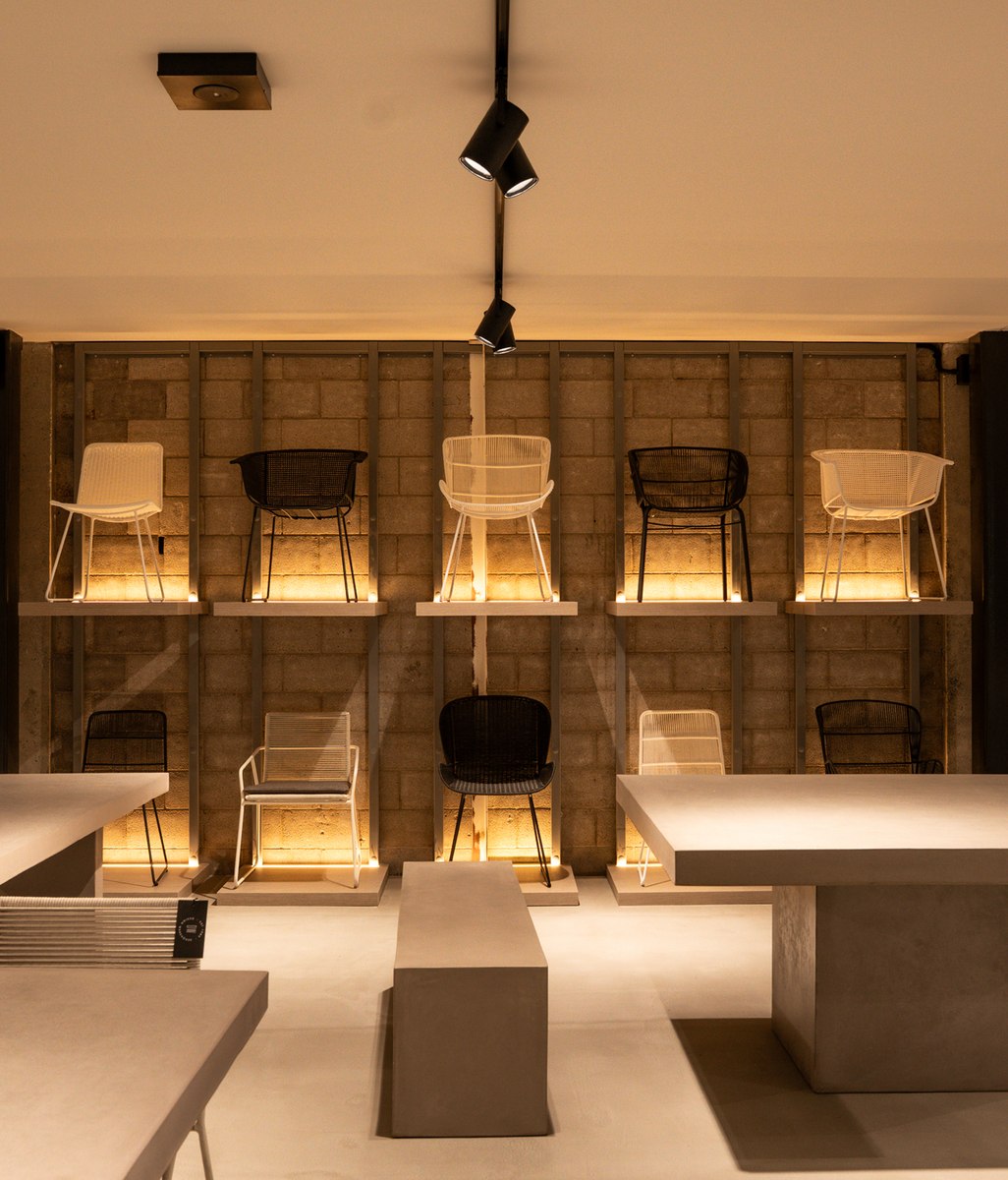 Showcasing Products and Creating Experience with Lighting in Retail