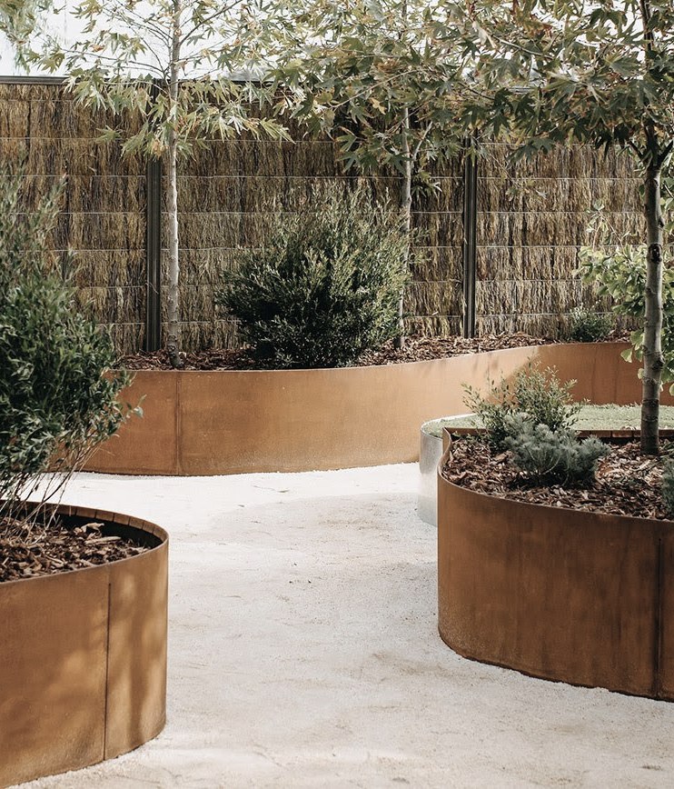 Predictors of Lifespan and Ways to Increase Longevity of Steel Garden Edging
