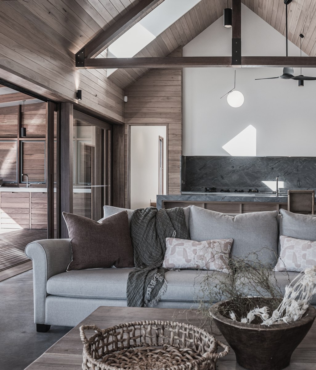 An eco-responsive home that nurtures connection between friends and family