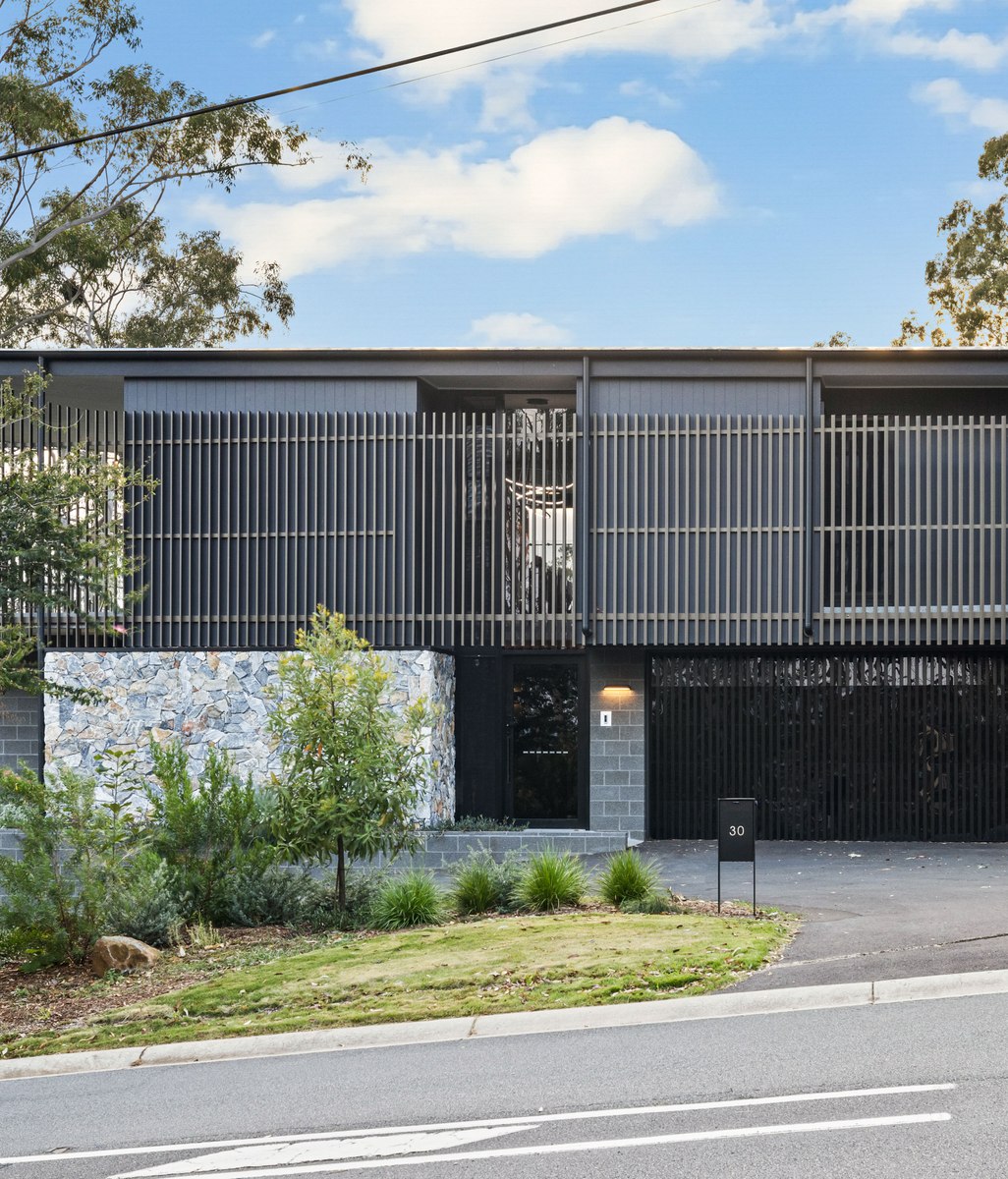 Curved & contemporary: a sculptural home curling along a Gold Coast ridgeline