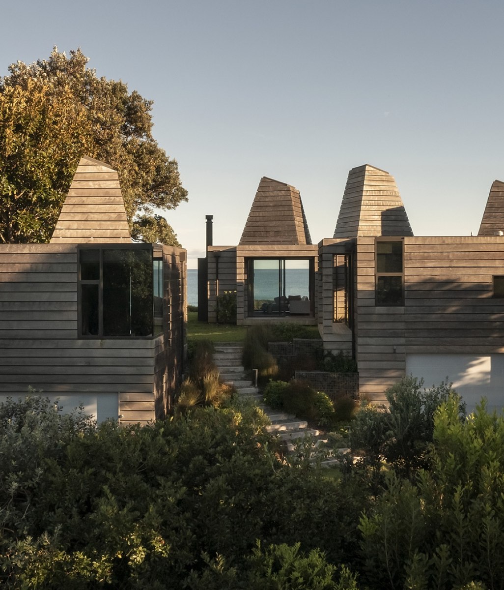 A sculptural, coastal residence mining the sun and stars