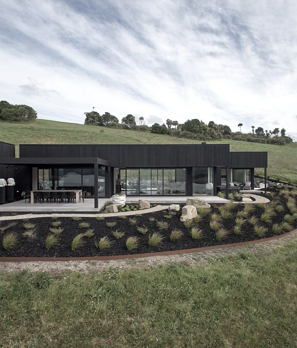 A luxurious hilltop getaway balancing budget and design