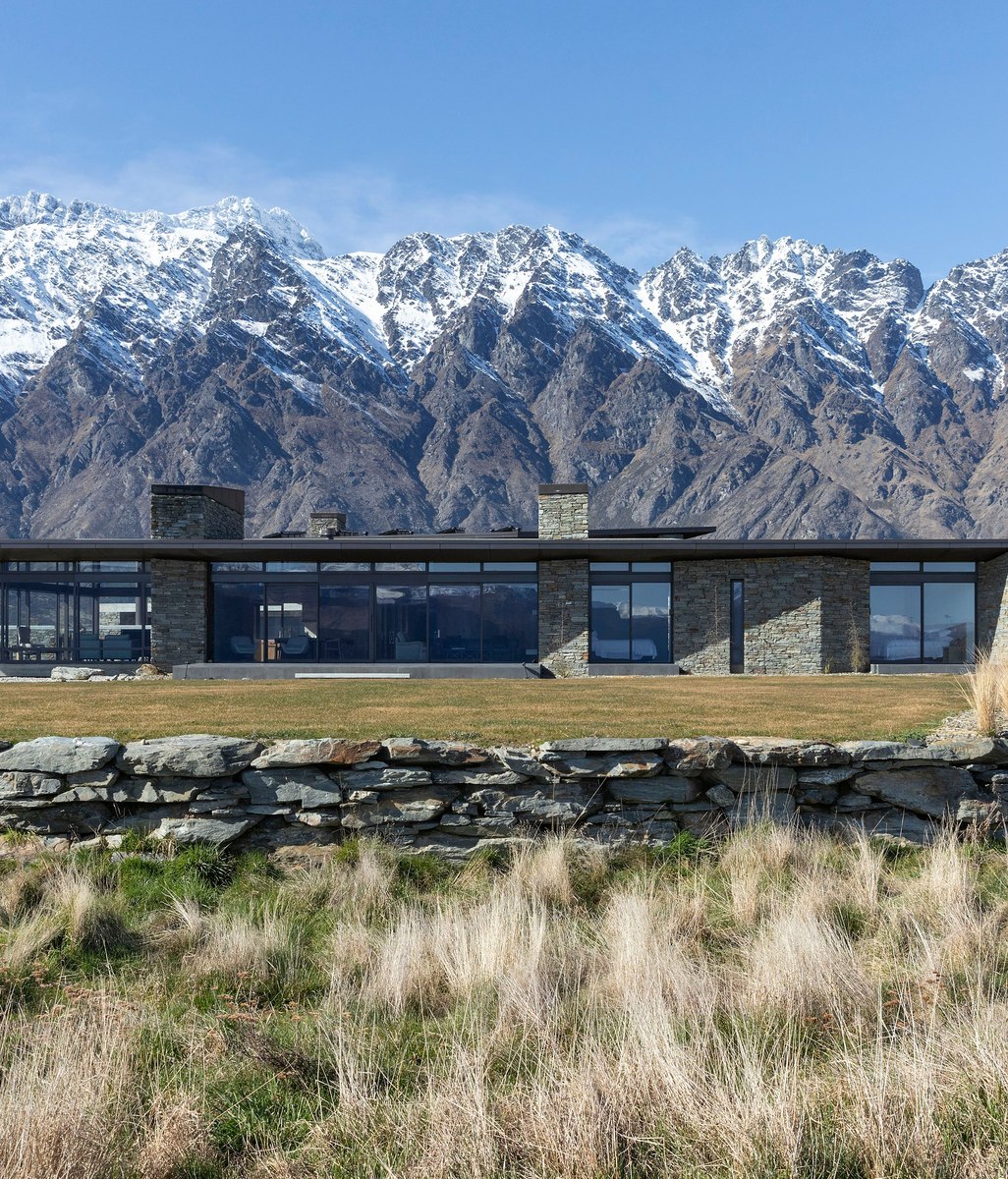 Hidden Island Retreat: building out of the rock