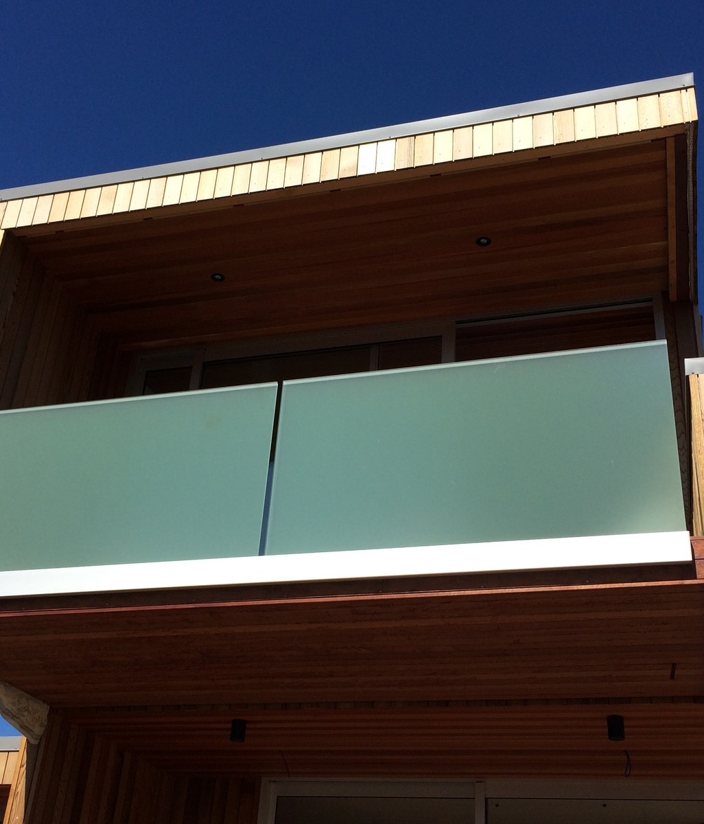Provista ‘Vista’ frameless channel balustrade solution aims extra-high