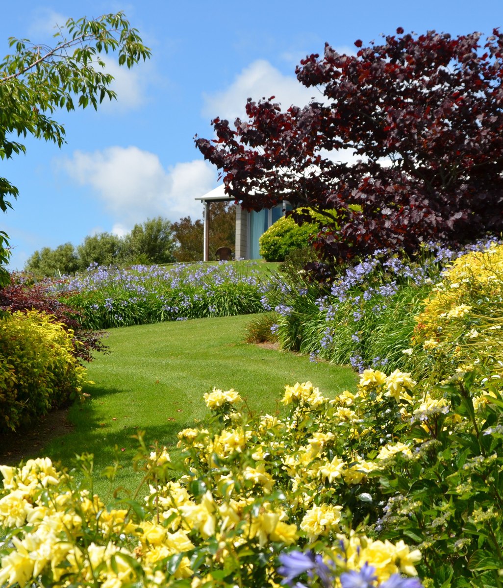 How to choose the right landscape gardener to implement your design
