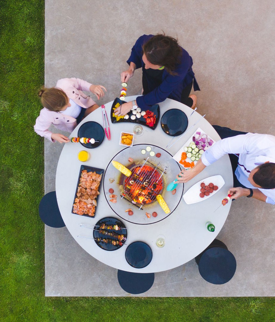 The fire table: a fusion of smokeless cooking and campfire ambience