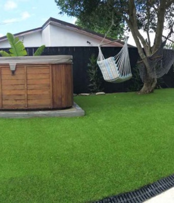 Natural grass, the synthetic way