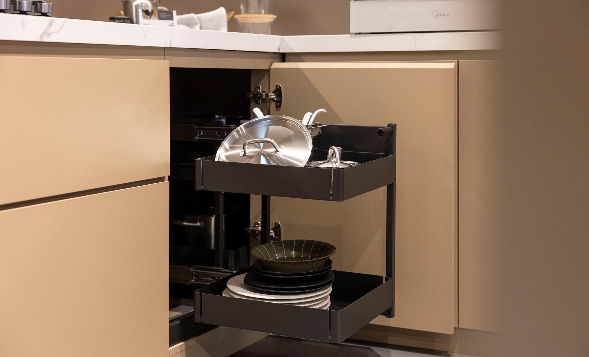 Orta | Corner cabinet pull-out